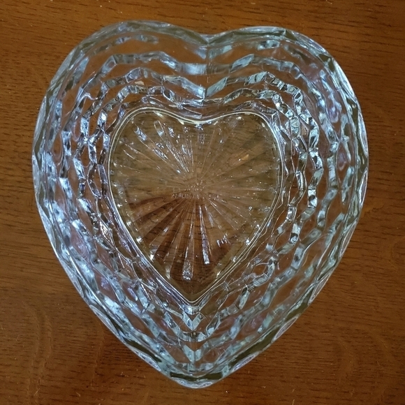 Homeco Heart Shaped Glass Anything Holder - Picture 3 of 5